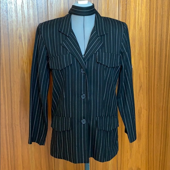 Vintage Pin-striped 90s blazer with belt - Picture 3 of 10